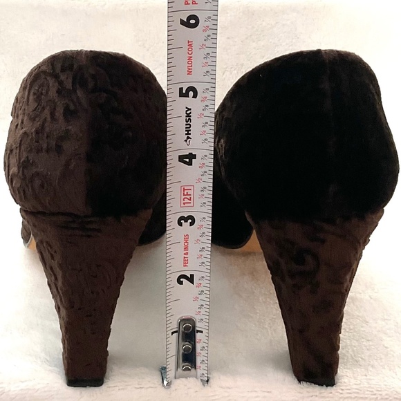 BROWN MARGARET J VINTAGE FLORAL VELVET BLOCK HEEL PUMPS SZIE 8 - Picture 11 of 14